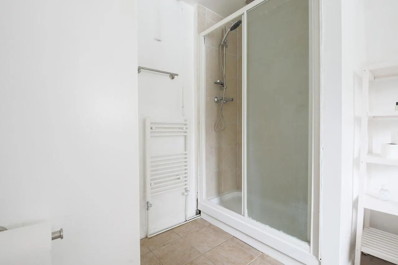 Spacious 4 Bedroom House- Walking Distance To City Centre & Great Backyard Cardiff 0*,  United Kingdom