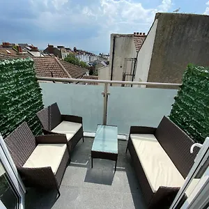 Town Sea View Balcony Apartment Brighton